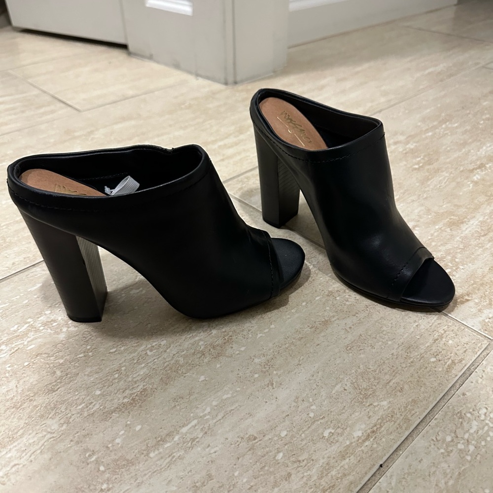 Black heel booties
